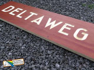 Graveren betonplex (meerlaags hout)